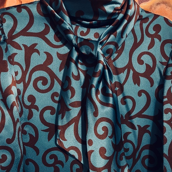 💎Self-Tie Long Sleeves Blouse💎 - Picture 3 of 6